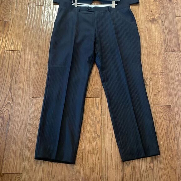 Mantoni virgin wool two button charcoal grey suit size 46R - Picture 11 of 16